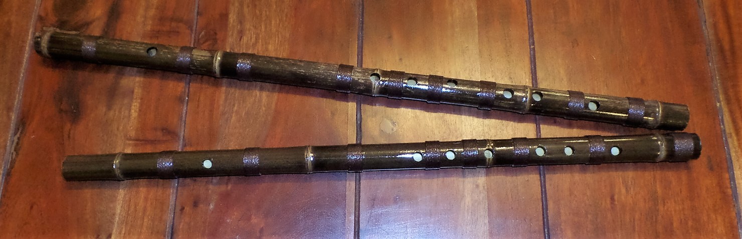 Zwei Bansuri Flöten D und E
